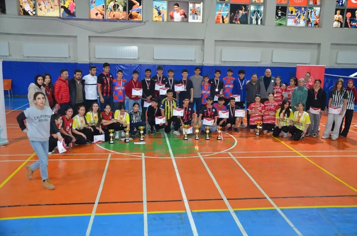 Muş’ta Badminton Müsabakaları Coşkuyla Tamamlandı: 70 Sporcu Sahada!