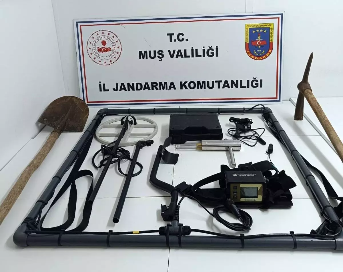 Muş’ta Kaçak Kazı Operasyonu: 4 Şüpheli Suçüstü Yakalandı