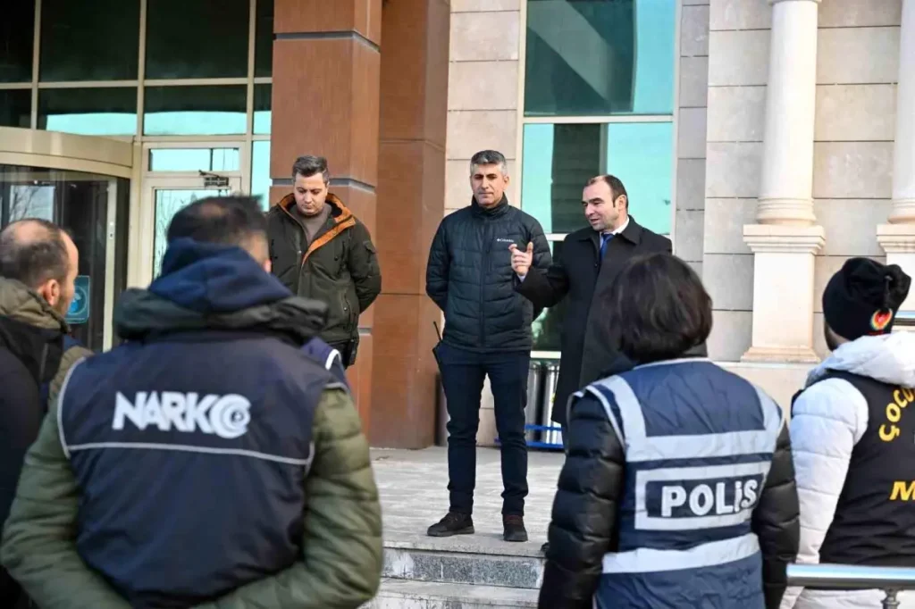 Muş’ta Okul Çevrelerinde Denetim: 1 İşletmeye Adli İşlem, 228 Kişi Kontrol Edildi