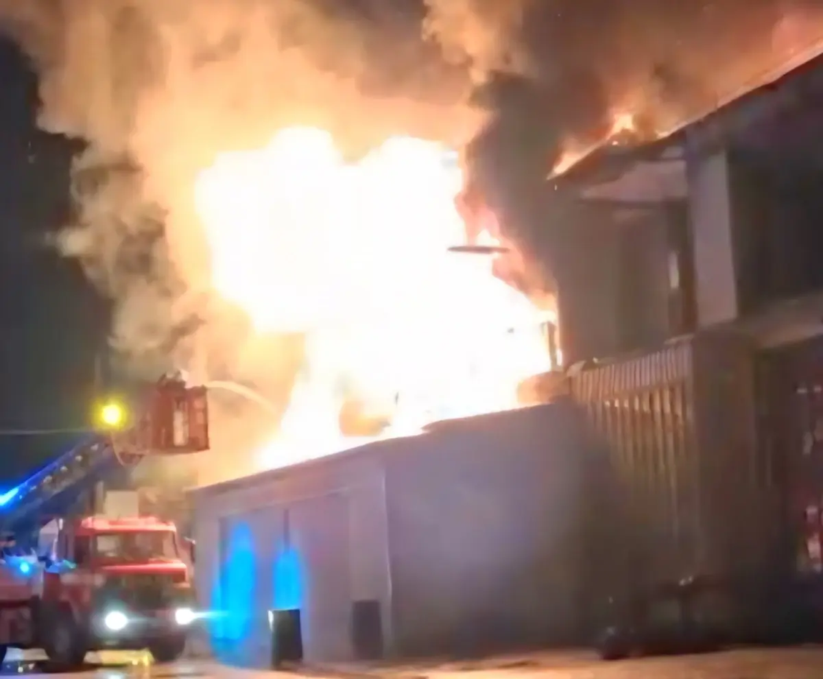 Arifiye’de Nalbur Dükkanında Yangın