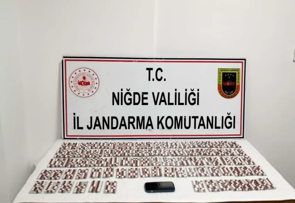 Niğde Otogarında Uyuşturucu Operasyonu: 1.282 Sentetik Ecza Hap Ele Geçirildi, 1 Şüpheli Gözaltına Alındı