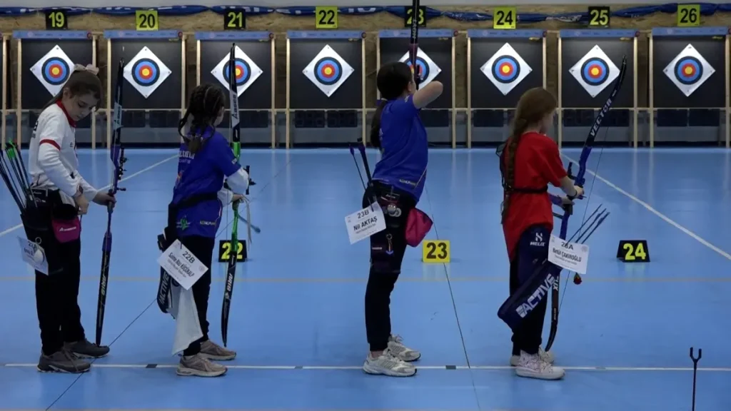 Samsun’da ASES U15 Okçuluk Şampiyonası Rekor Katılımla Başladı