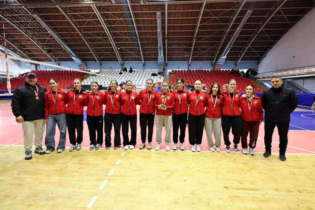 Manisa’da Gençler Voleybol İl Birinciliği Finali Coştu, Şampiyonlar Belirlendi