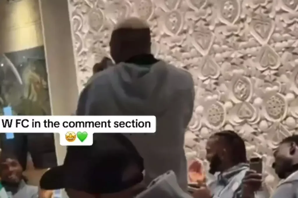 Osimhen, Nijerya Milli Takımı Kampında Şarkı Söyledi: Neşeli Anlar Sosyal Medyada Patladı