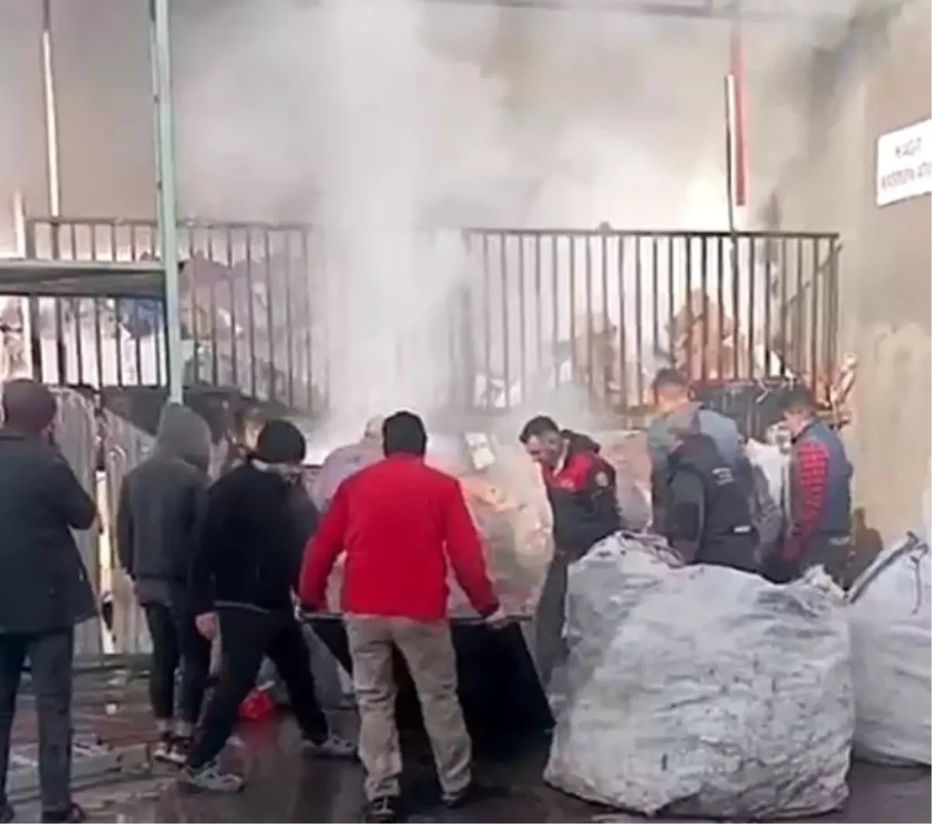 Düziçi’nde Geri Dönüşüm İş Yerinde Yangın
