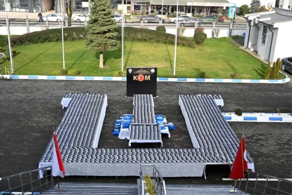 Düzce’de Silah Kaçakçılığı Operasyonu: 46 Bin 655 Parça Ele Geçirildi, 5 Şüpheli Tutuklandı