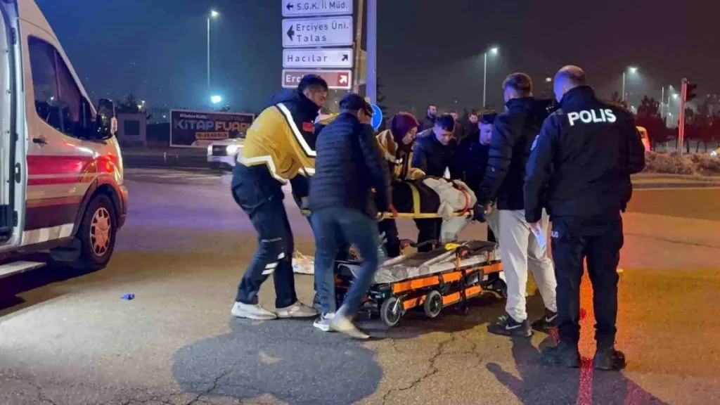 Kayseri Melikgazi’de Trafik Kazası: Motosiklet Yolcusu Ağır Yaralı