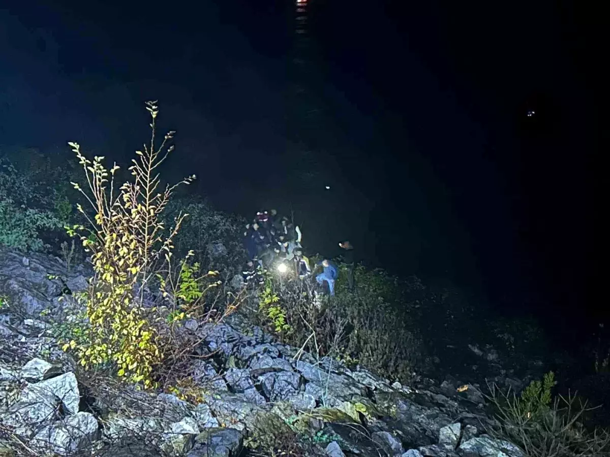 İnebolu’da Kaza: Otomobil Şarampole Yuvarlandı