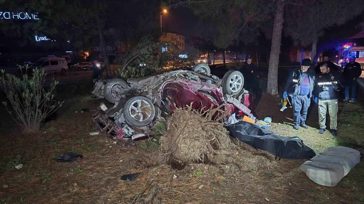 Otomobil Takla Atarak Ağacı Kökünden Sökerek Çarptı: 1 Ölü