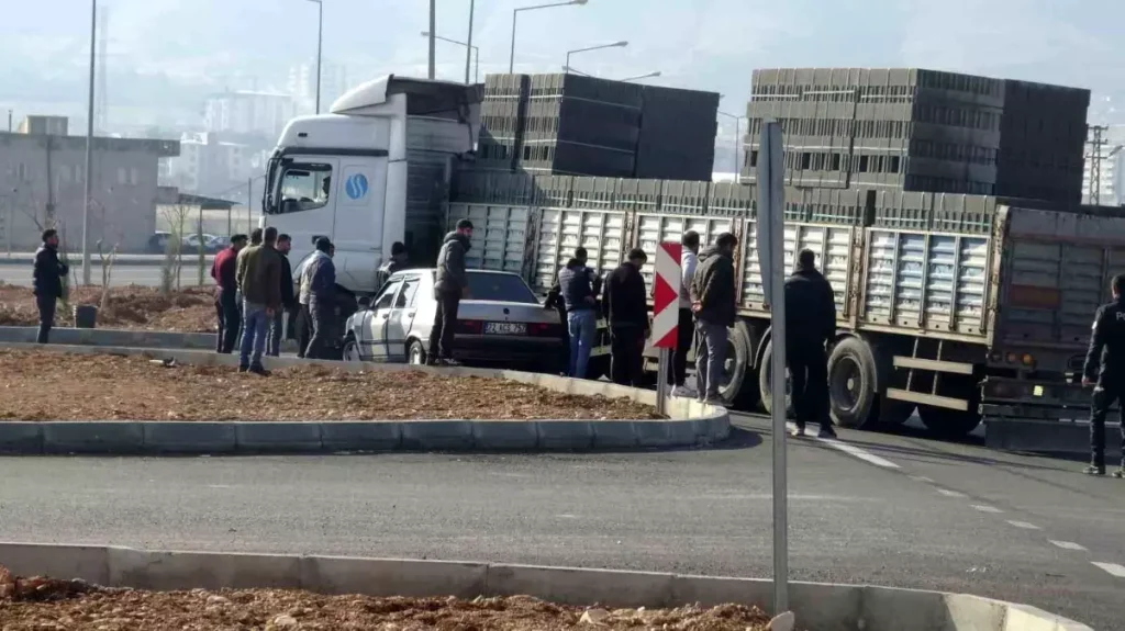 Batman Gercüş’te Tır ve Otomobil Çarpıştı: Maddi Hasar ve İnceleme Başlatıldı