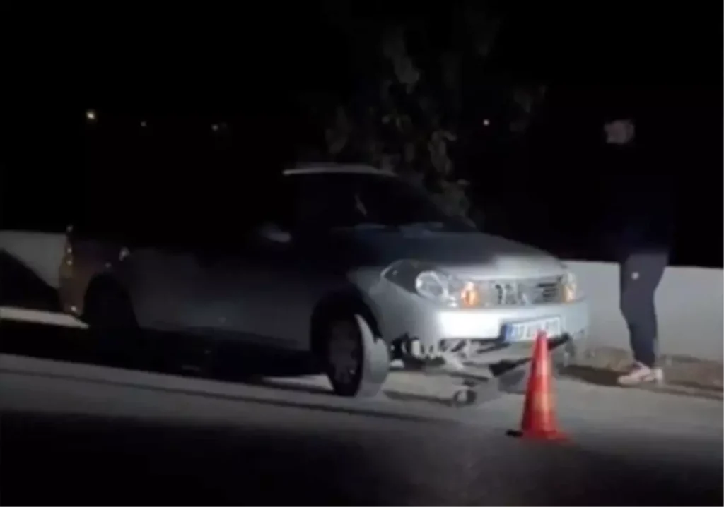 Erdemli’de Otomobil Yolda Yatan Adamın Üzerinden Geçti