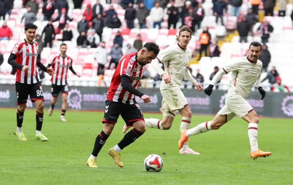 Sivasspor, Bandırmaspor’u 2-0 ile geçerek yarıyı 25 puanla kapattı