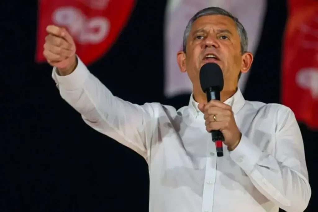 Özel’den vatandaşlara ‘sokak’ çağrısı: Hepinizi meydanlara, direnmeye davet ediyorum