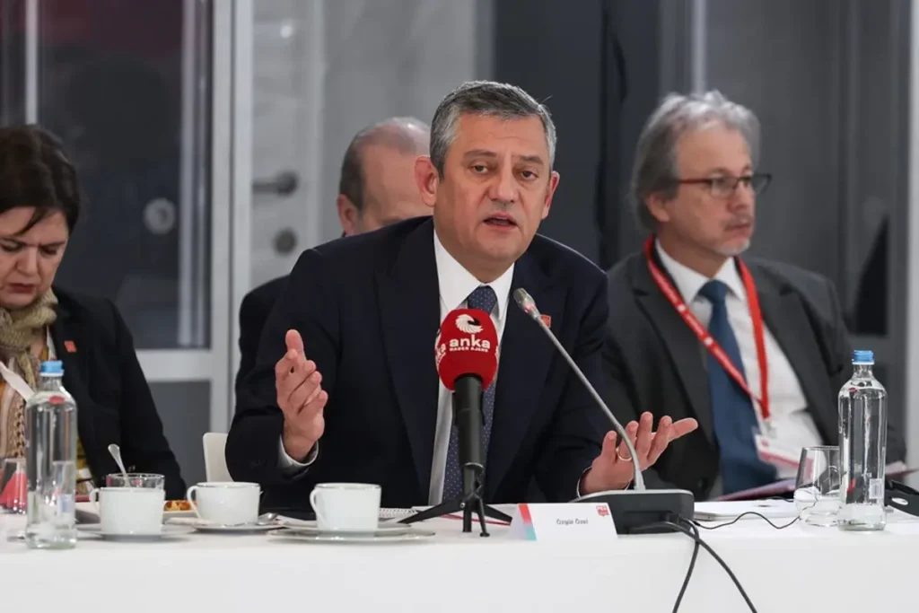 Özel’e Avrupa’da soğuk duş! Hayranlık duyduğu lider 5 dakikasını bile ayırmadı