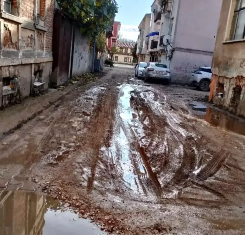 Özgür Özel’i Eleştiren İba: “Anlatılan Edirne ile Yaşanan Edirne Aynı Değil”