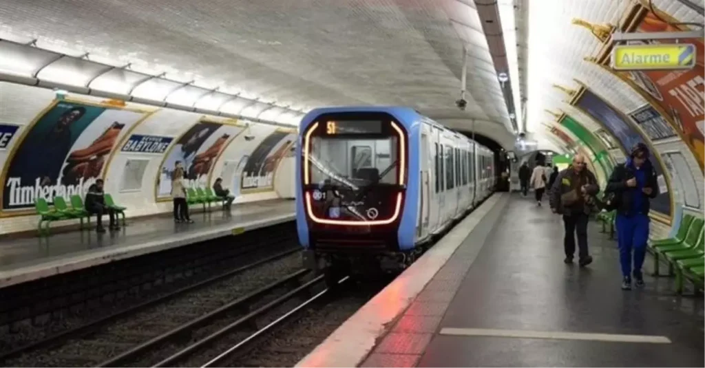 Paris Metro’da Şok Bıçaklı Saldırı: 3 Kadın Yaralandı, Birisi Hamile