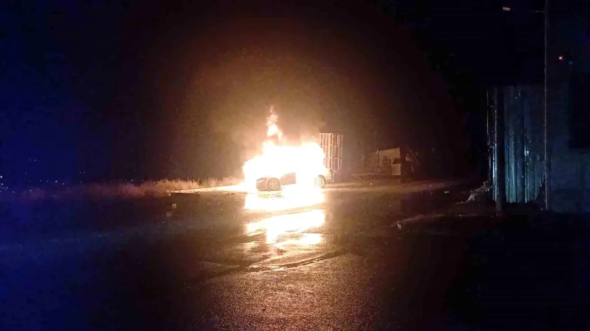 Çorum’da Park Halindeki Araç Alev Aldı