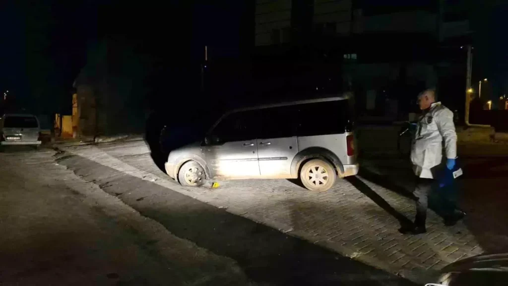 Karaman’da Park Halindeki Hafif Ticari Araç Kundaklandı