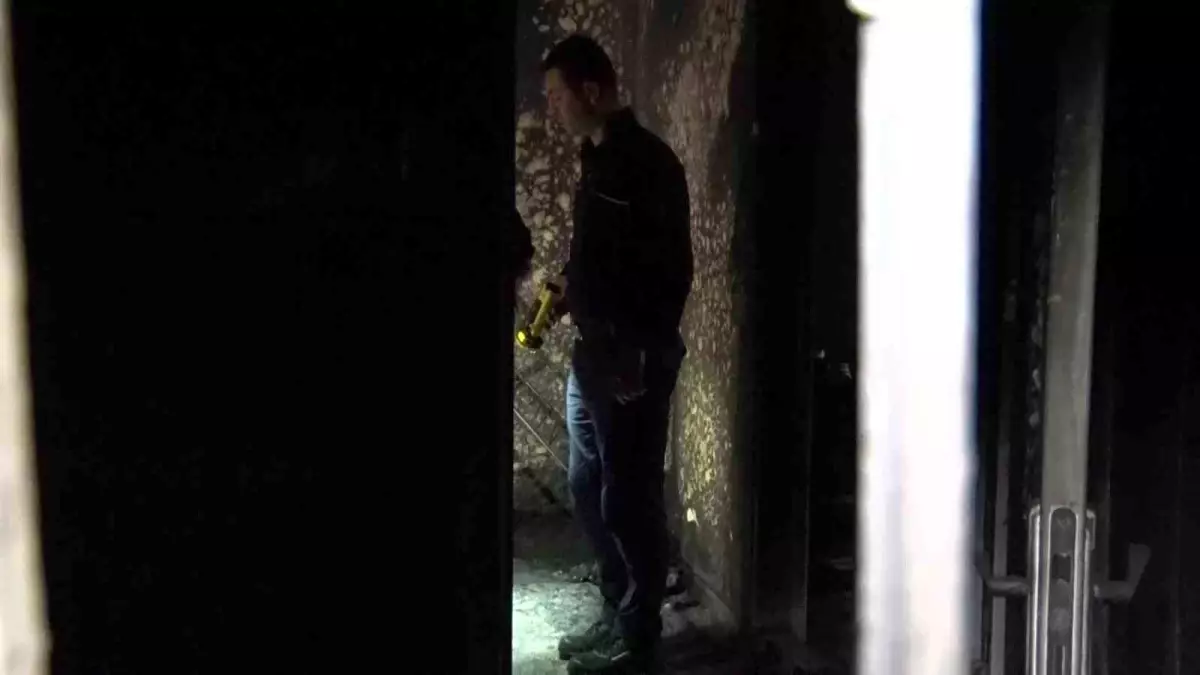 Pendik’te 3 Çocuğa Mezarı Olan Ev, Sabahın İlk Işıklarıyla Şok Eden Görüntülerle Görüldü