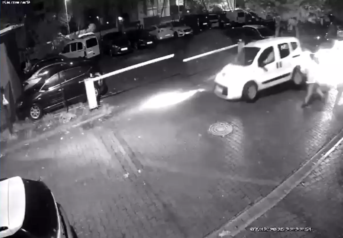 Pendik’te Araçlar Çarpıştı, Sürücü Panik Yarattı