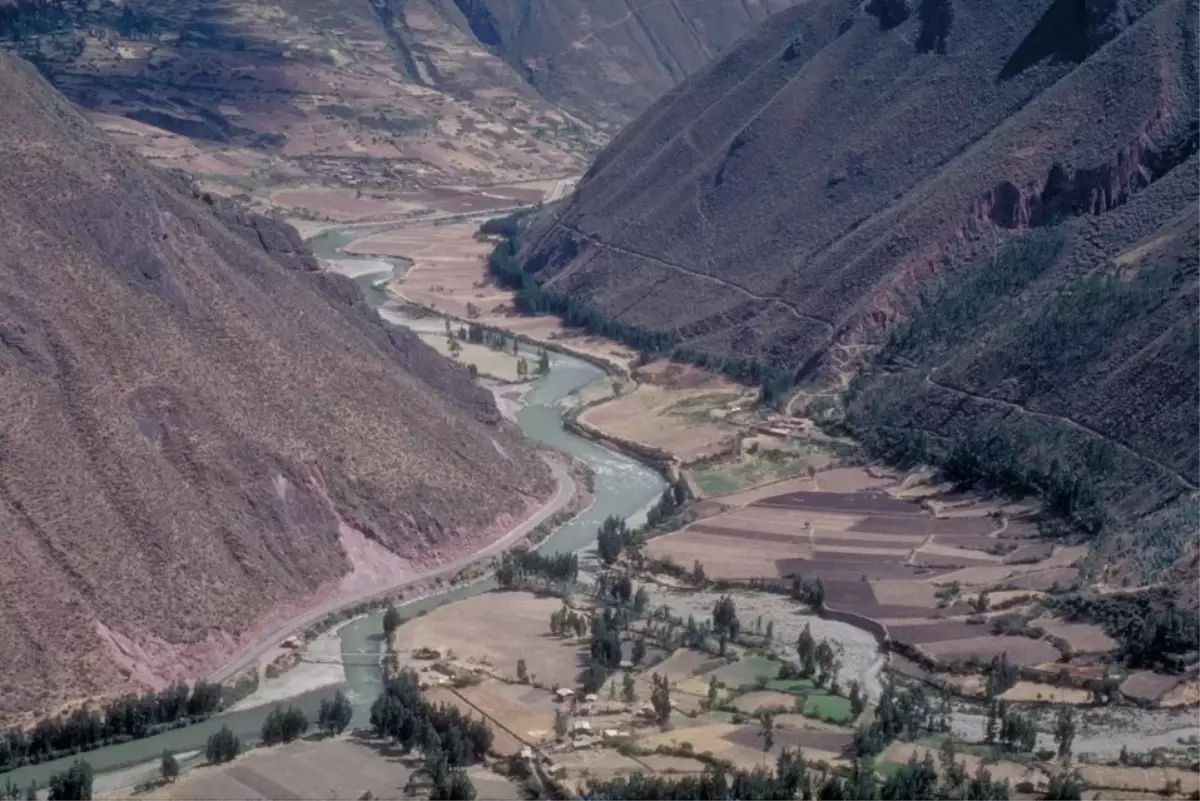Peru’da Ucayali Nehri’ni Vuran Heyelan: İki Tekne Batıyor, 12 Kişi Hayatını Kaybetti
