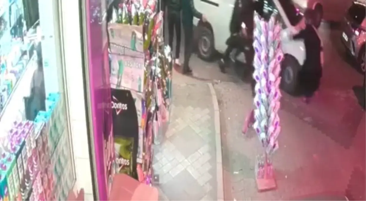 Polisten kaçarken yaşlı kadını ezdiler: Olay anı kamerada