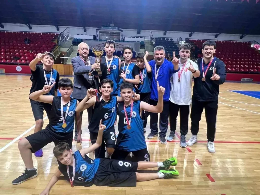 Kütahya’nın Şampiyonu Zafertepe Ortaokulu Basketbol Takımı Büyük Zafer Kazandı!