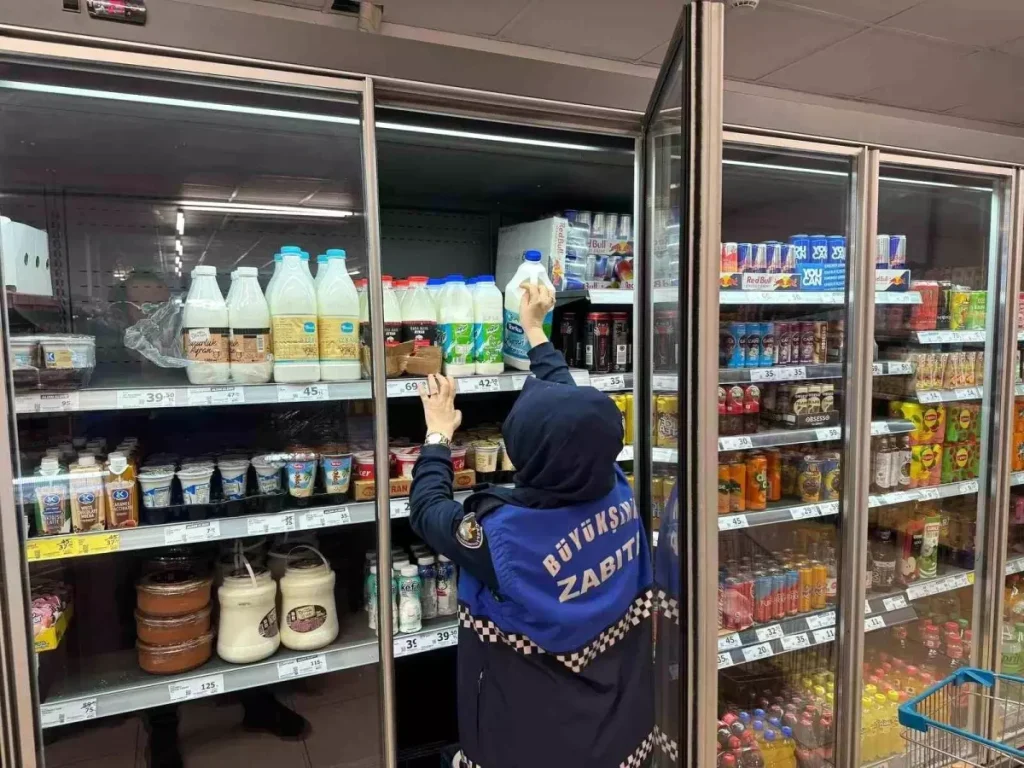 Raflarda Son Kullanma Tarihi Geçmiş Ürünler Ramazan Öncesi Şiddetle İmha Edildi!