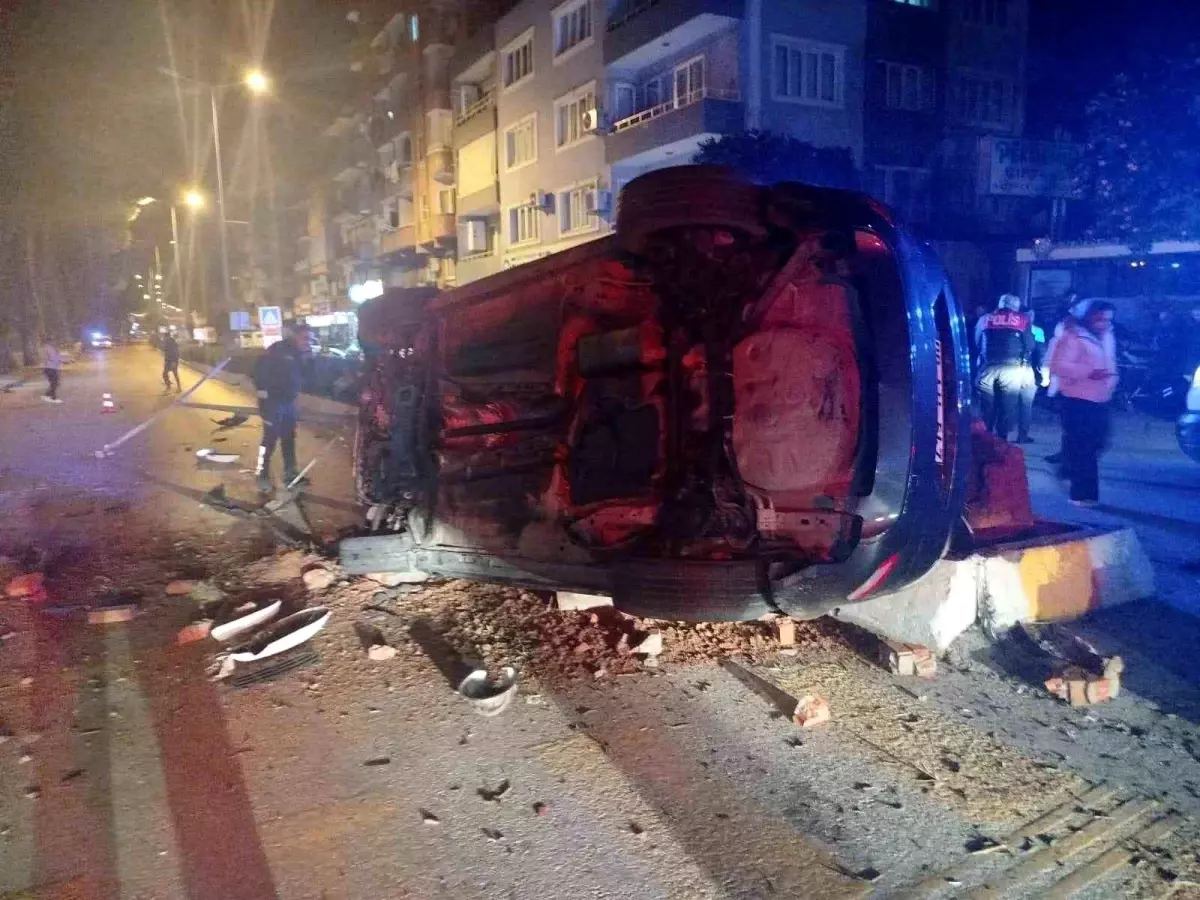 Refüje Çarpıp Takla Atan Otomobil Karşı Şeride Geçti: 2 Yaralı