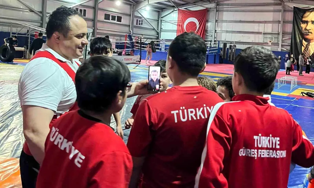 Rıza Kayaalp’ten Vezirköprü Genç Sporcularına Moral Desteği