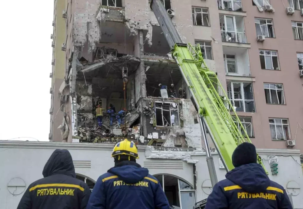 Rusya, Zelenskiy‑Trump Görüşmesi Öncesinde Kiev’e Şok Saldırı Düzenledi: 1 Ölü, 30 Yaralı