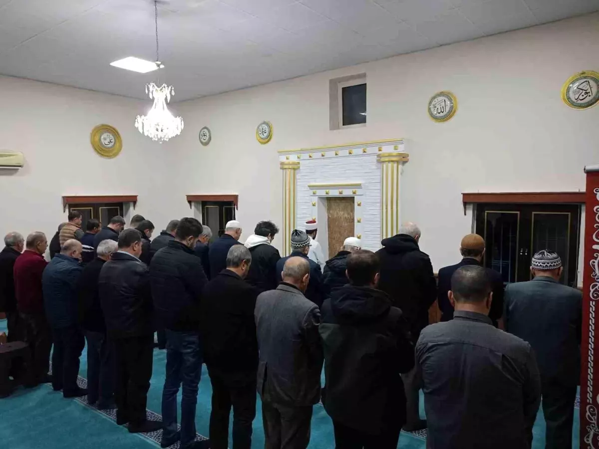 Çine’de Kuruköy Mahallesi Camii’nde Sabah Namazı Buluşması Coşkulu Atmosferde Gerçekleşti