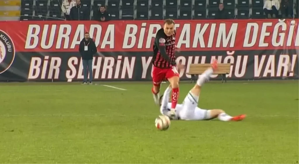 Çorum FK, Sakaryaspor’u 2-0 Yenerek 3 Puan Aldı