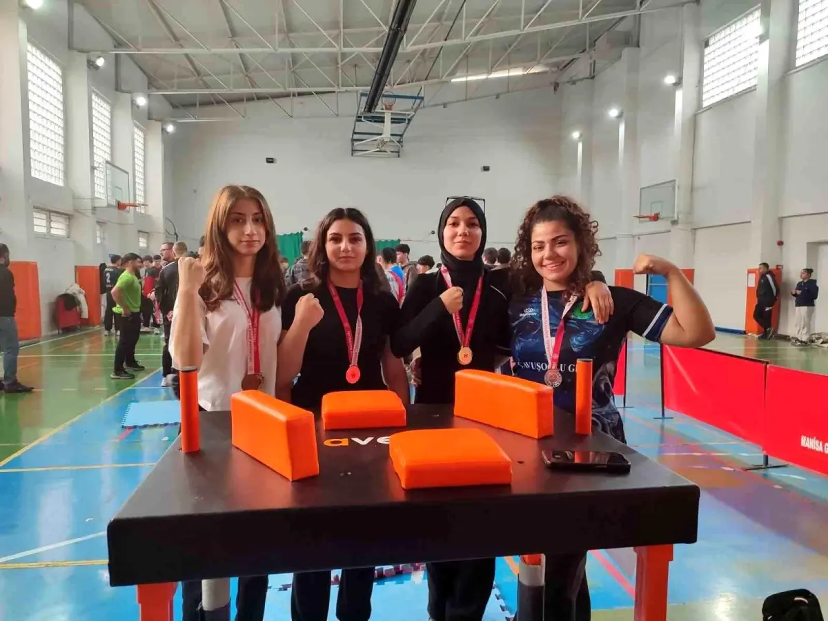 Salihlili Sporculardan Bilek Güreşinde Büyük Başarı