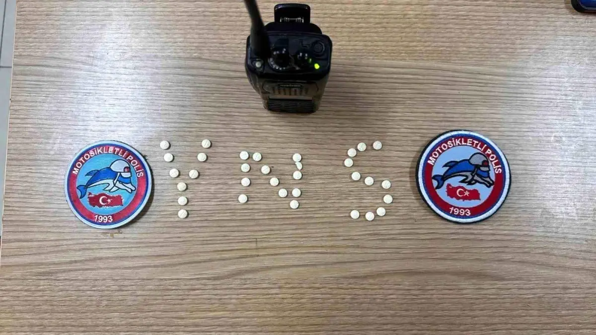 Uyuşturucu Operasyonu: Samandağ’da 2 Gözaltı ve 33 Captagon Ele Geçirildi