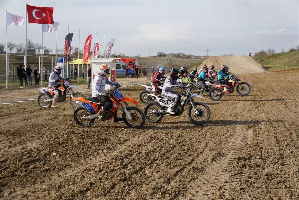 Genç Şampiyon: 12 Yaşındaki Berat Şenkalaycı Motokrosun Yeni Yıldızı