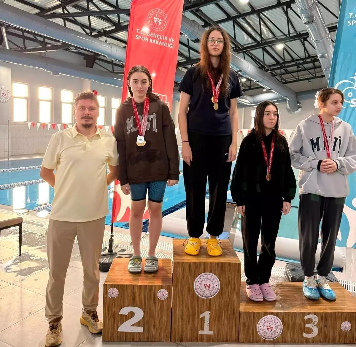 Düzce’de Gençler Yüzme Müsabakaları Yapıldı