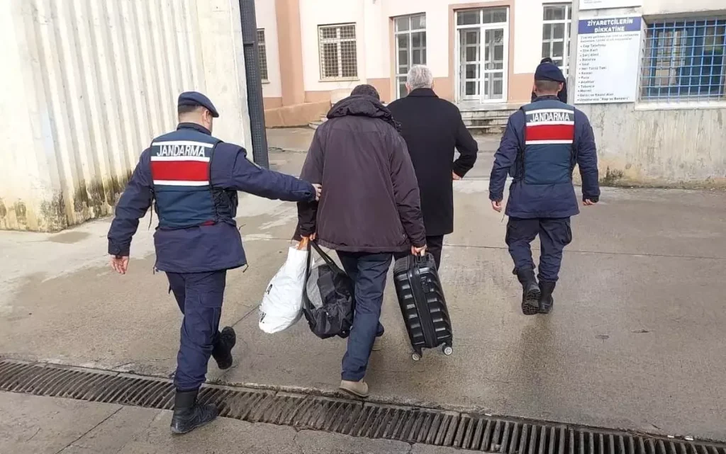 Bafra’da Baba-Oğul Hapis Cezaevi’ne Gönderildi