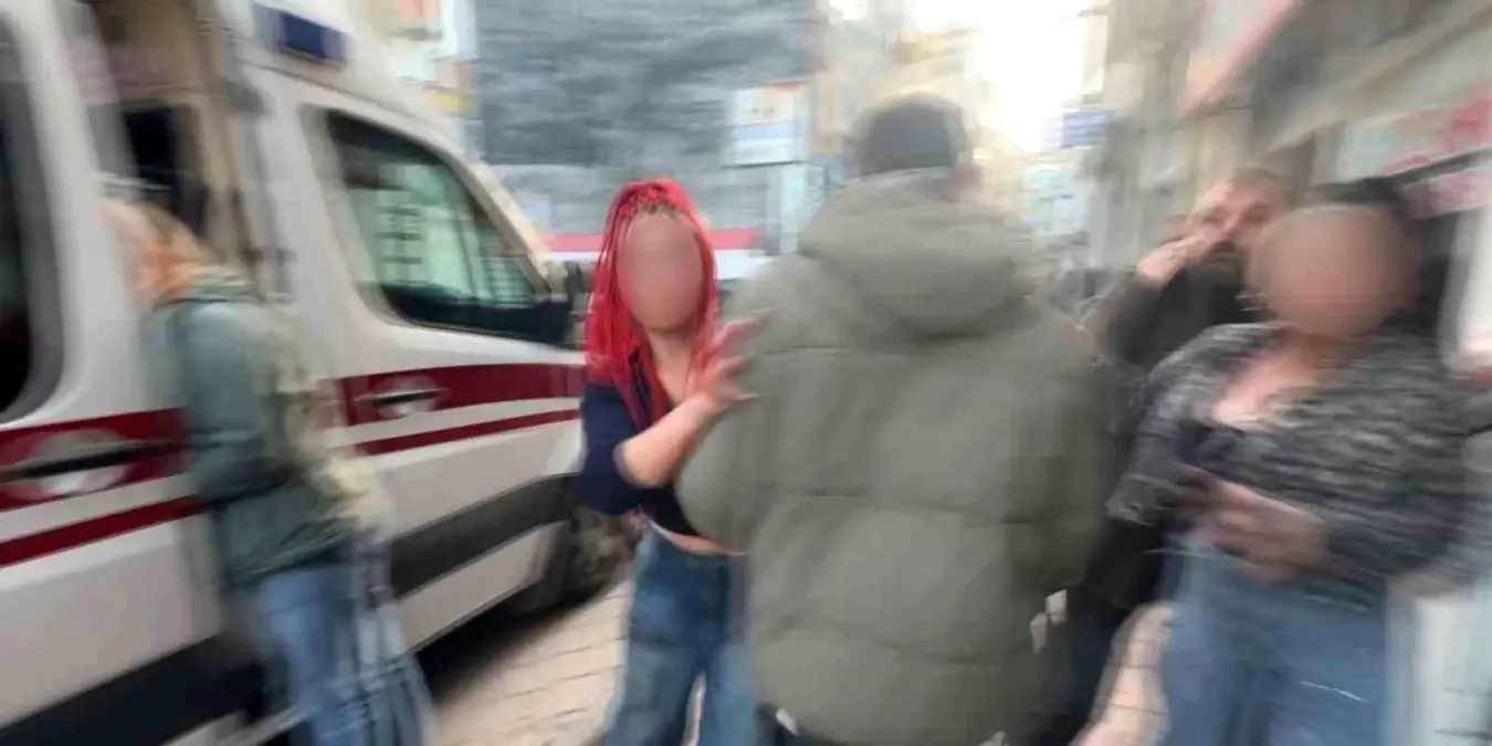 Samsun’da 14 Bıçak Darbesiyle Ağır Yaralanan Kişi Hastaneye Kaldırıldı; Şüphelilere Basın Saldırısı