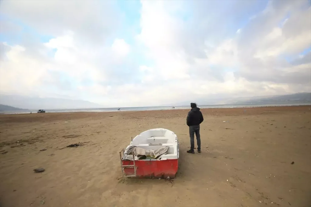 Sapanca Gölü’nde Su Seviyesi Düşüyor: Sahil Esnafı ve Turizm Sektörü Alarmda