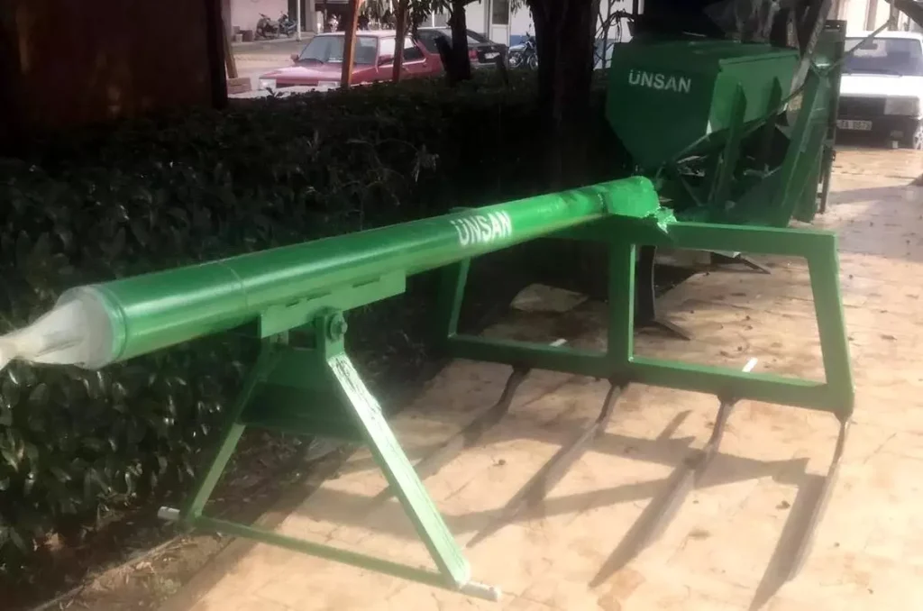 Sarıgöl’de Çiftçilere Ekipman Desteği: Ziraat Odası Tarım Araçlarını Mahalle Muhtarlıklarına Teslim Etti