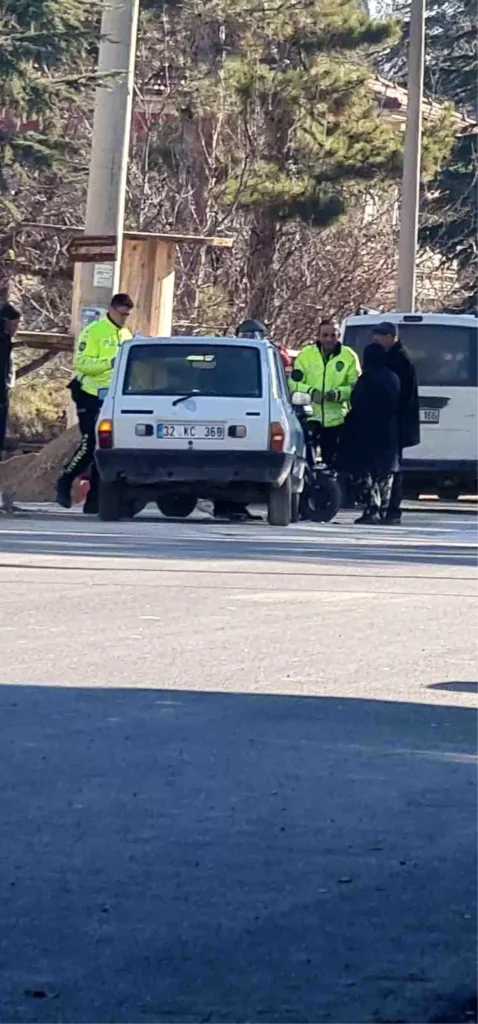 Isparta’da Elektrikli Bisiklet ile Otomobil Çarpıştı: 2 Yaralı