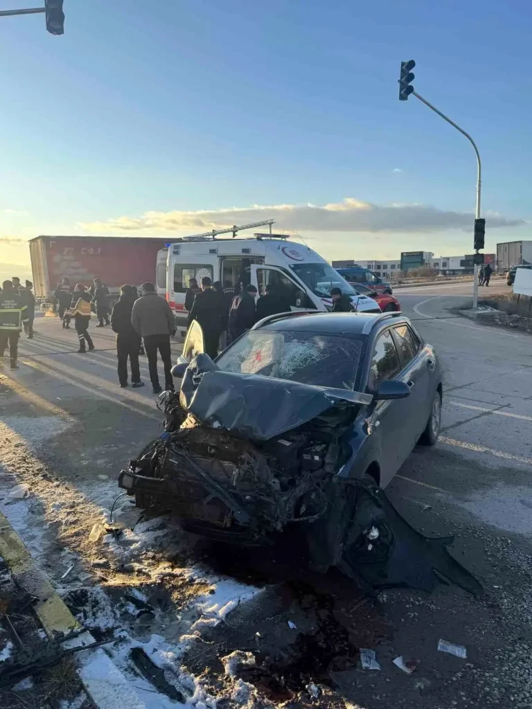 Afyonkarahisar’da Trafik Kazası: 18 Yaralı