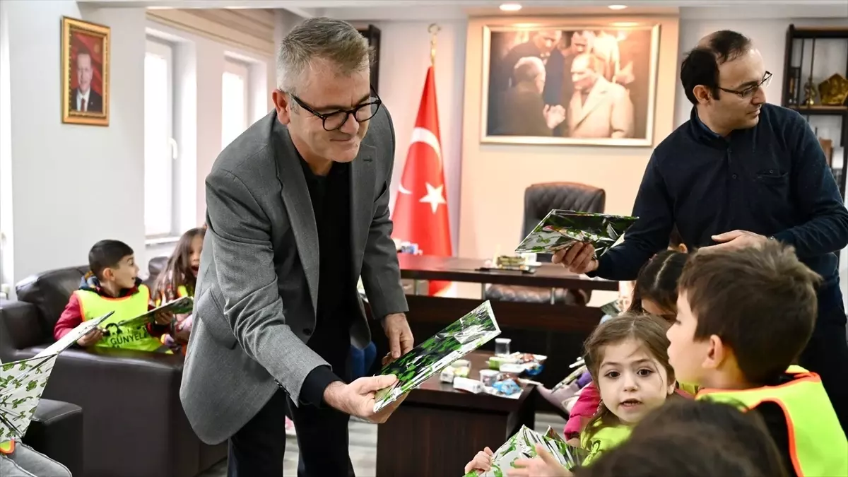 Başkan Ustaoğlu Minik Misafirleri Ağırladı