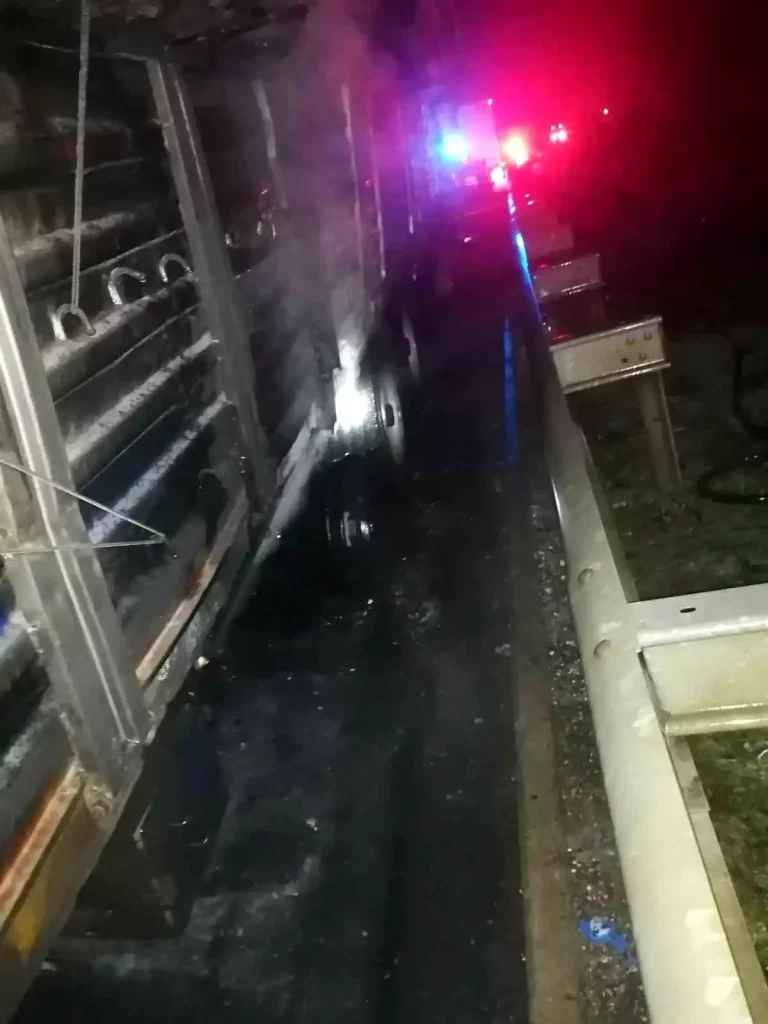 Osmaneli’nde Çekici Tır Yangını