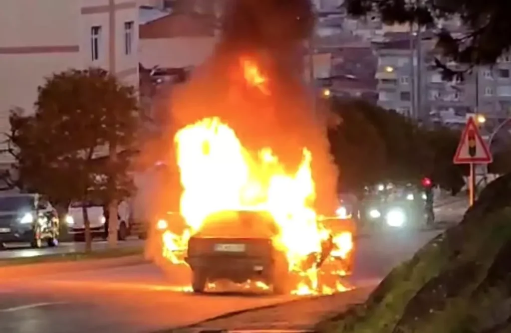 Samsun’da Seyir Halindeki Otomobil Alev Alev Yandı, Araç Kül Oldu!