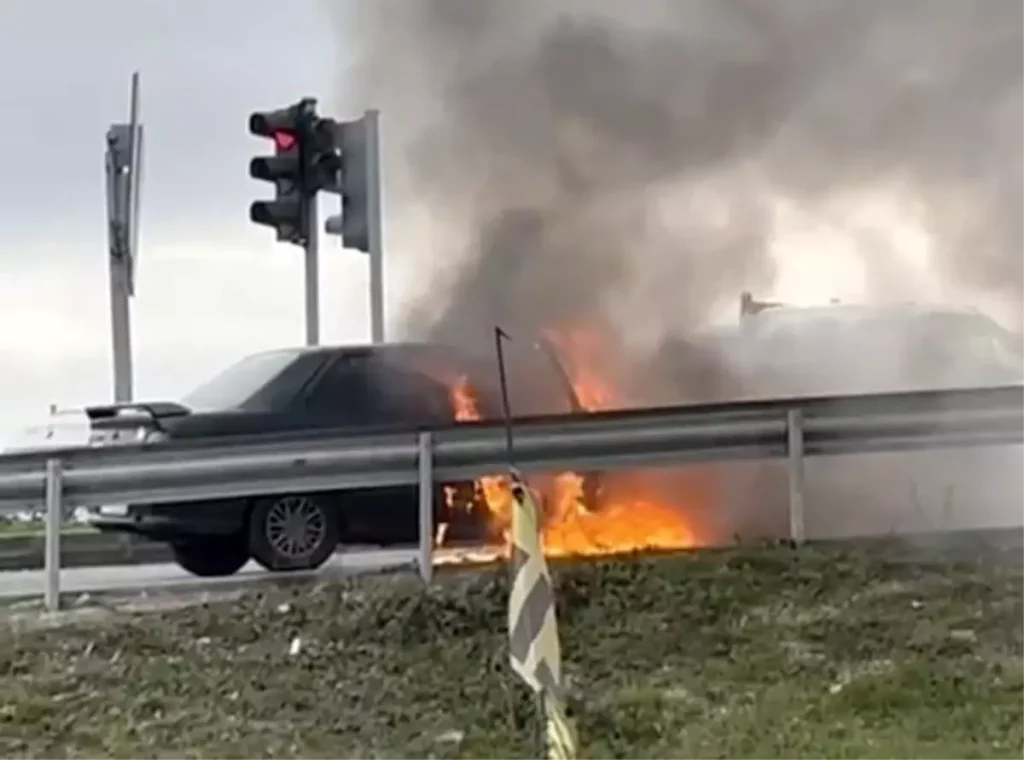 Kapaklı’da Otomobil Alev Alev Yandı