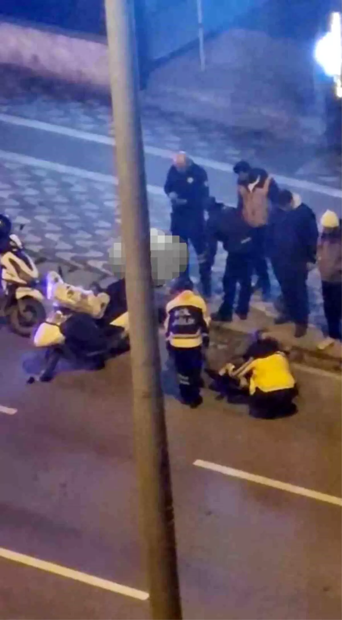 Eskişehir’de Kurye Motosikletten Düşerek Yaralandı