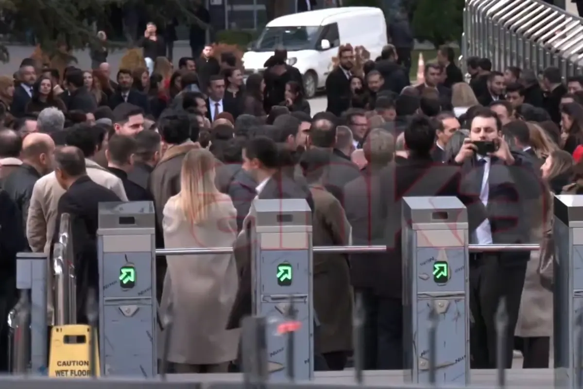 Seyyanen zam geri çekildi, Maliye Bakanlığı uzmanları kararı protesto etti