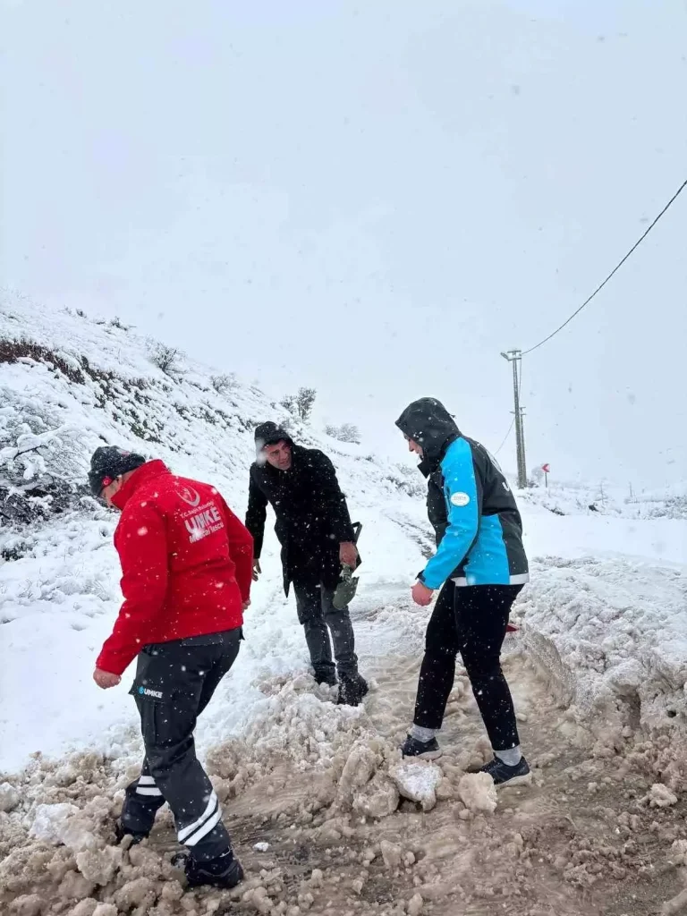 Diyaliz Hastası Kar Yağışından Kurtarıldı